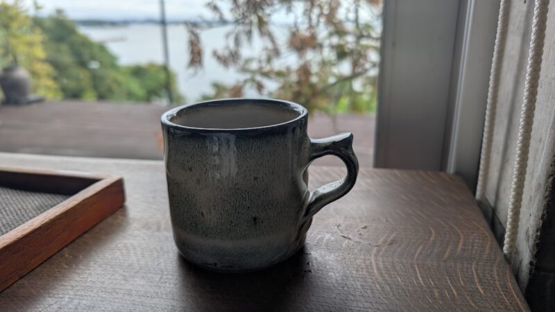コーヒーとマグカップの写真