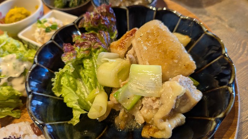 ランチのメインの肉料理